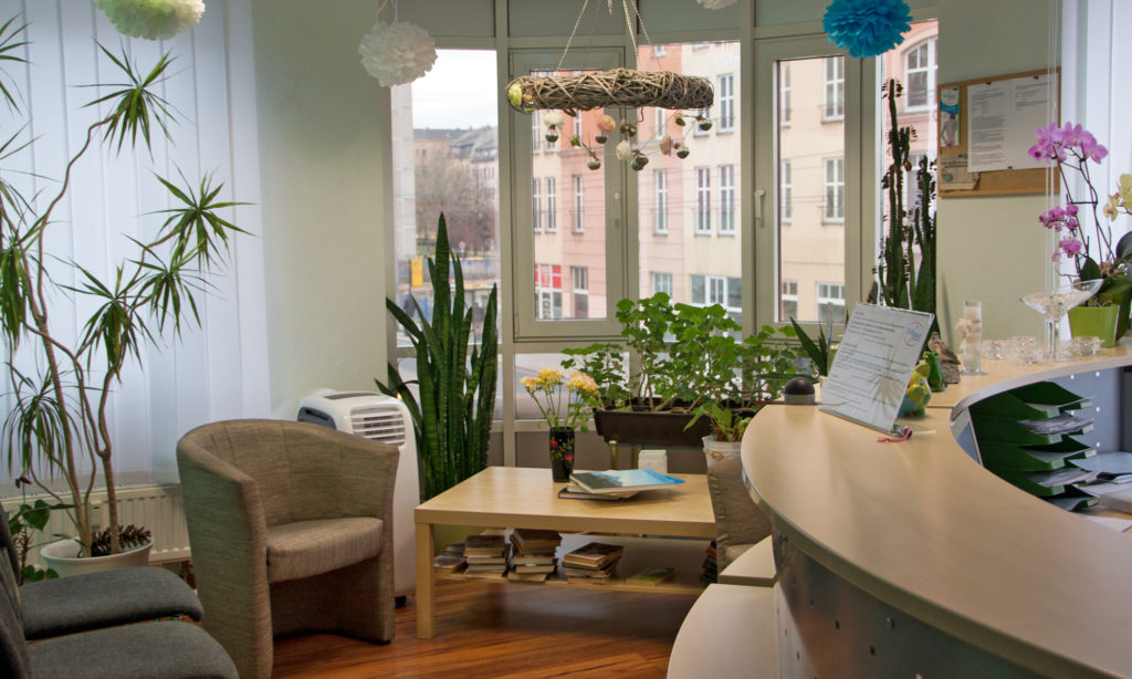 Empfangsbereich der Praxis SidiMed Dresden