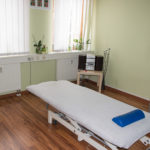 Therapieraum mit Behandlungsliege