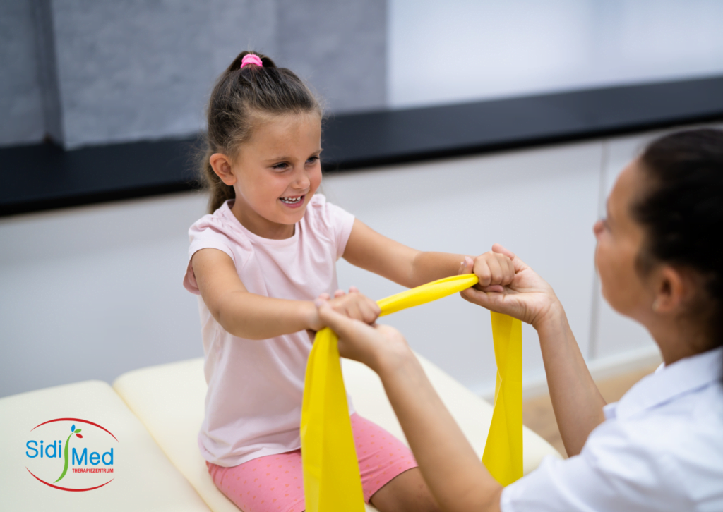 Ergotherapeutin behandelt junges Mädchen